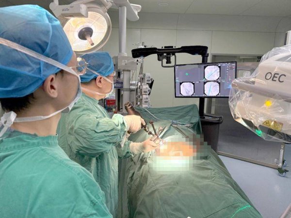 佰亿配资 柳州市人民医院在人工智能机器人辅助下顺利救治高龄骨盆骨折患者