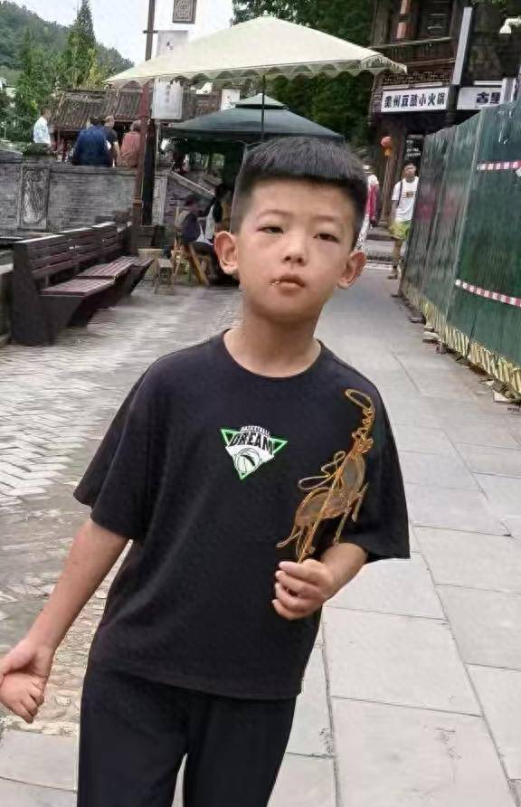 民间资本 成都爷孙两人玩水失联已半月，家属：爷爷放假回来带孙子玩，两人游到一芦苇岛上后消失